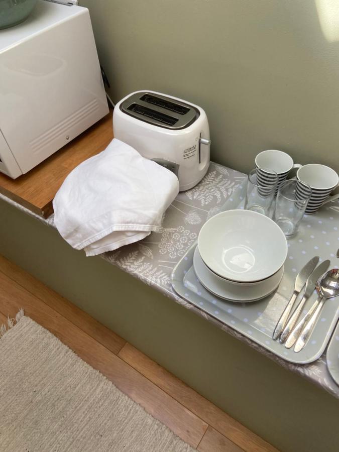 Stunning Annexe 1 Luxury Bedroom, Eating Area & Bathroom Only! Труро Екстер'єр фото